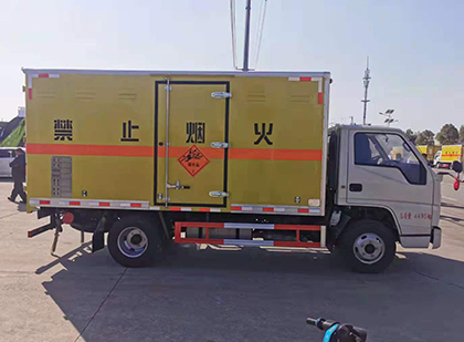 播州爆破器材运输车工人安全操作规范与智能技术保障